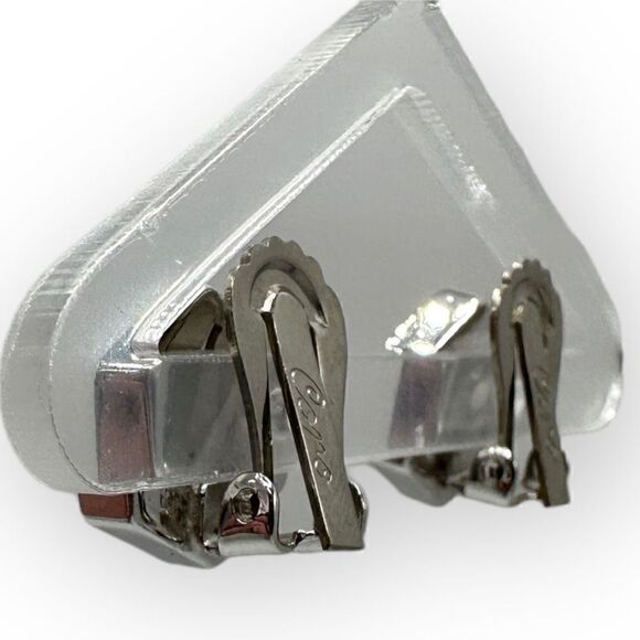 CORO silver toned hexagon shaped clip on earrings with the letter L - Picture 5 of 9